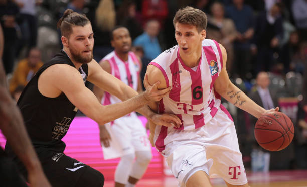 年加盟曼城 年加盟曼城